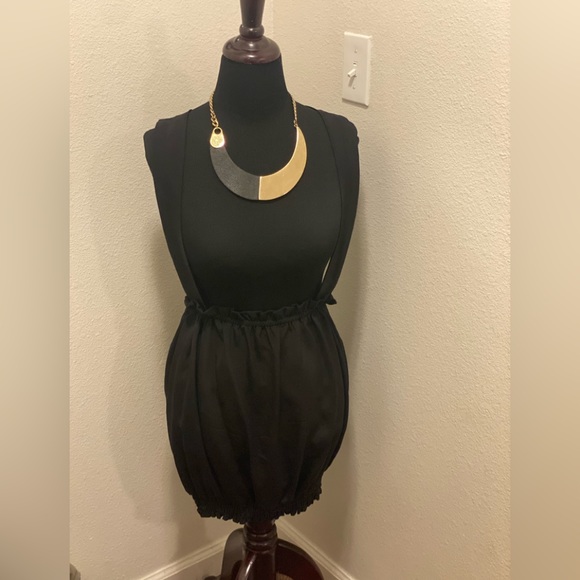Alice + Olivia Dresses & Skirts - ALICE + OLIVIA BLACK 100% SILK SUSPENDER MINI DRESS BUBBLE HEM PINAFORE S